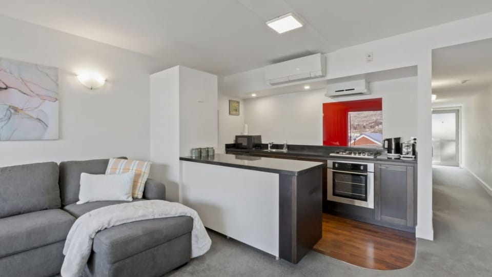Fully equipped kitchen with dishwasher