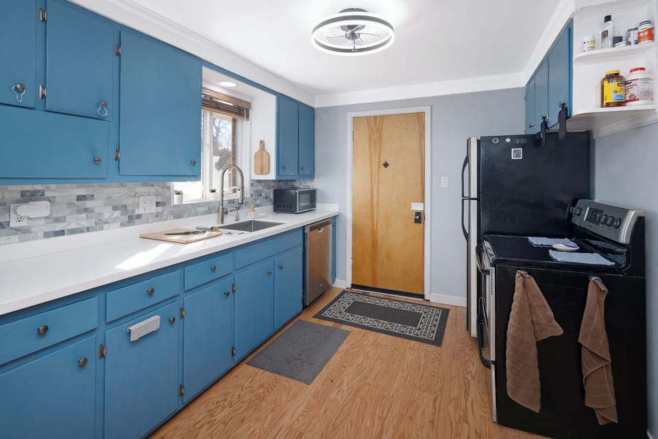 Full kitchen ready for you to cook up whatever you need