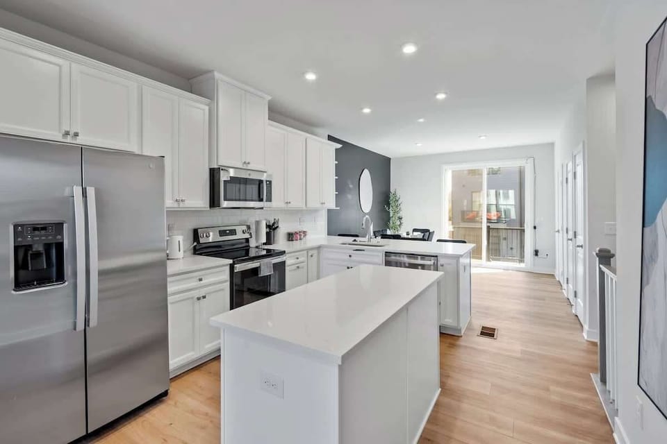 Experience the joy of cooking in this modern kitchen, where sleek countertops, state-of-the-art appliances, and plenty of storage make meal prep a breeze.
