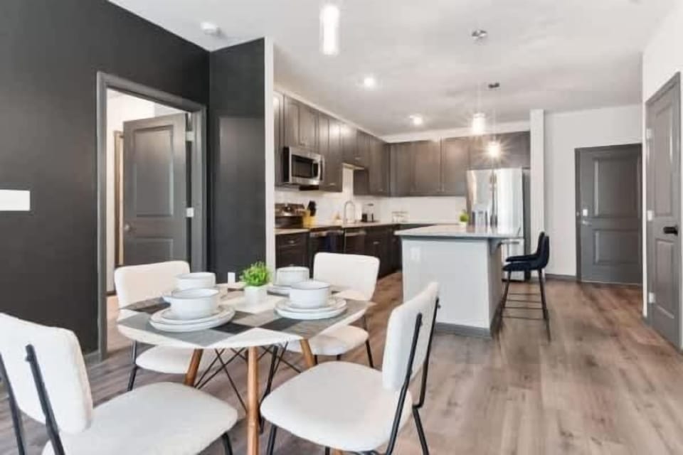 The sophisticated design of this dining room makes it the perfect place for both casual meals and elegant dinner parties, providing the perfect backdrop for any occasion.
