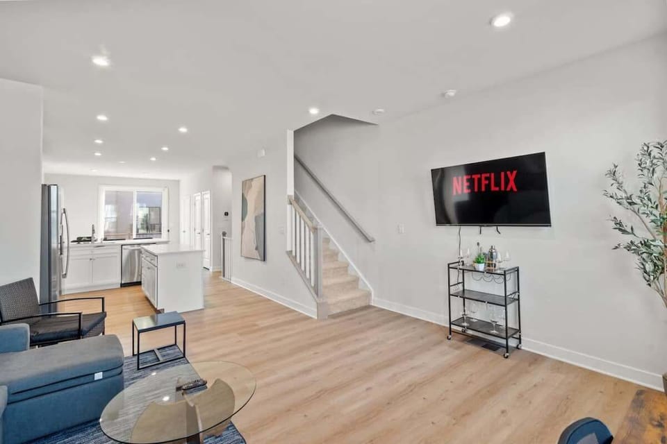 This living room invites you to relax with loved ones, whether you're sharing stories or watching your favorite movie in total comfort.