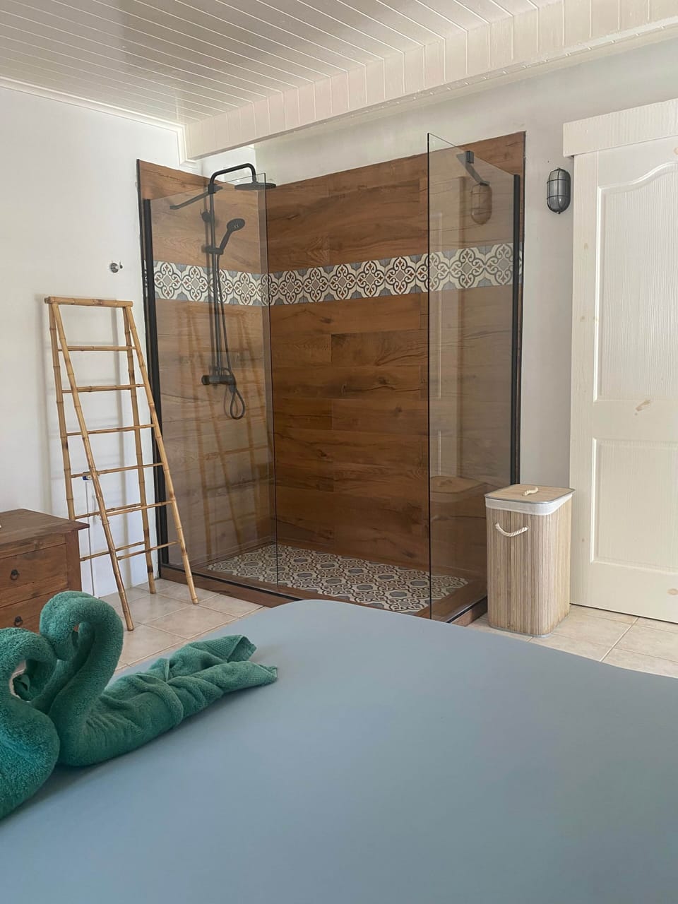 Walk-in rain shower