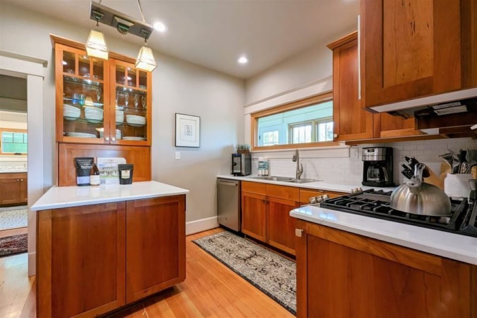 Full kitchen with gas stove and all the basics for a home cooked meal