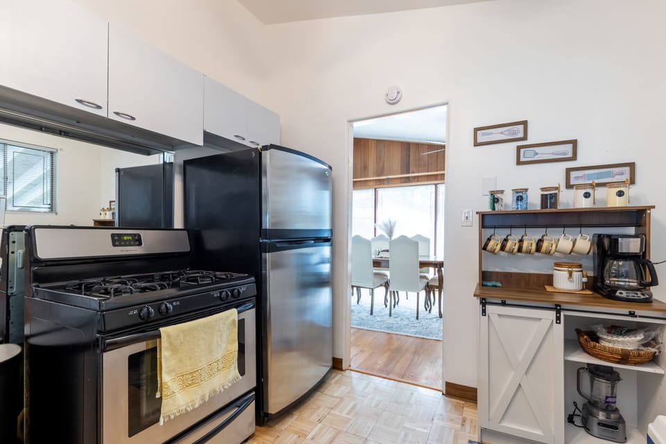 Kitchen and Coffee Bar 2