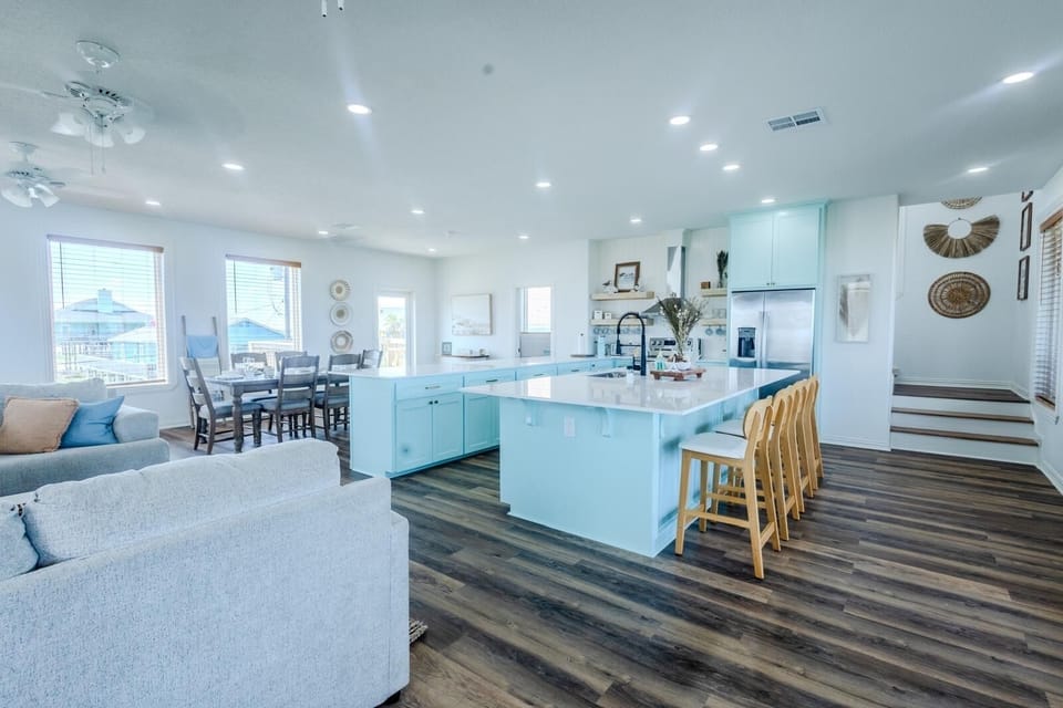 Main floor, kitchen, living room and dining room 