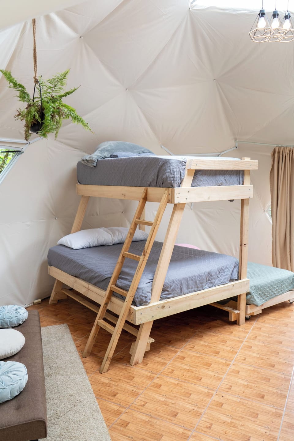 Double bed + single above 