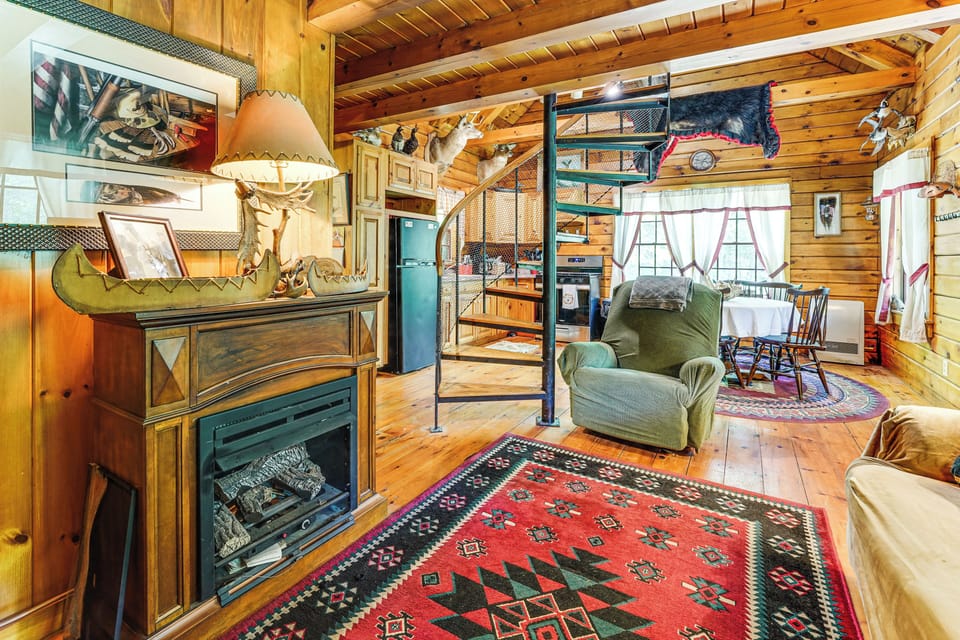 Orland Vacation Rental | 1BR + Loft | 1BA | 1,000 Sq Ft | Stairs Required