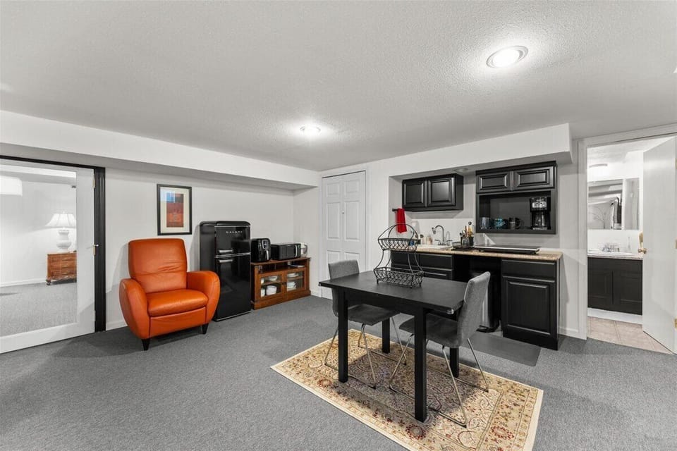 Dining Area/Kitchenette