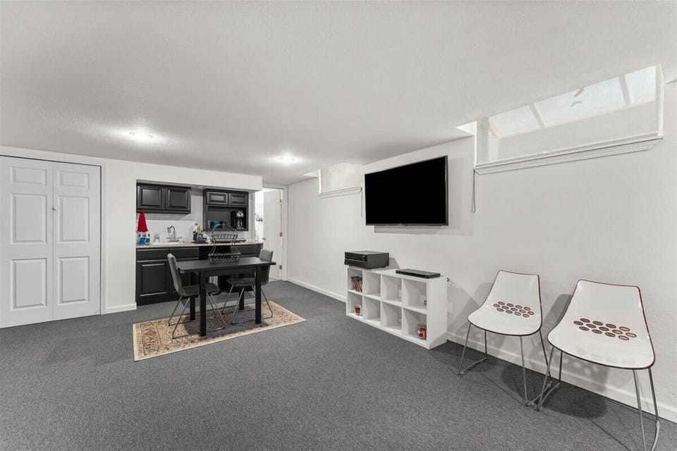 Dining Area/Kitchenette