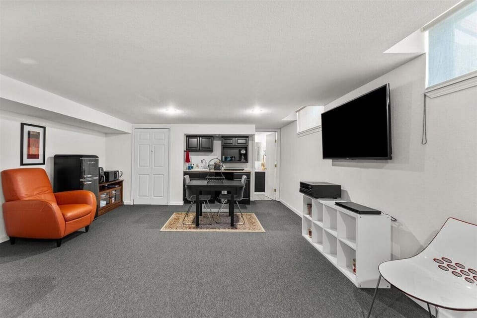 Dining Area/Kitchenette