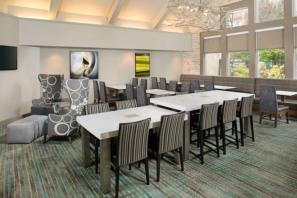 Gather, unwind, and plan your day in airy comfort.