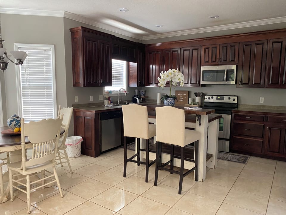Kitchen - enjoy morning coffee with barstool seating. 