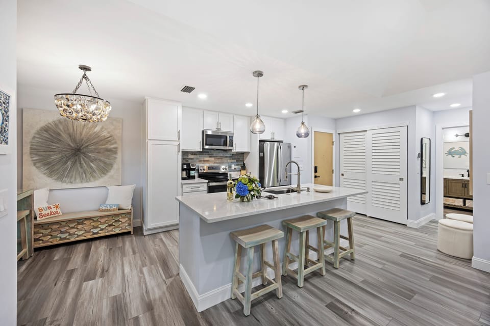 Fully equipped kitchen! Large island for prep.