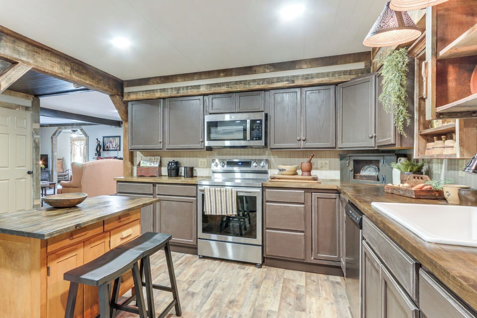 Kitchen | Refrigerator | Keurig & Drip Coffee Makers | 1st Floor