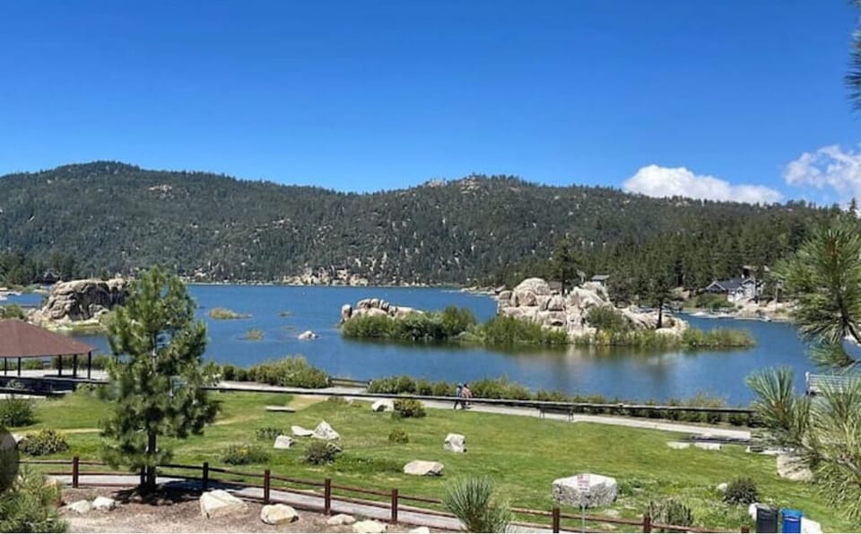Views of boulder bay beach 3 min walk to the water Boat dock canoe 4 paddleboard