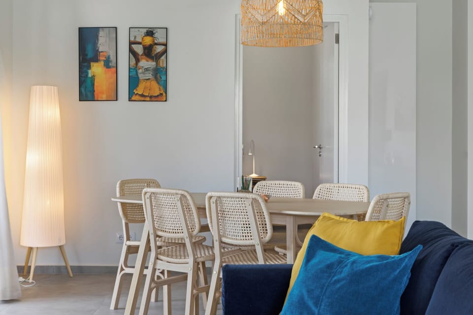 Dining table (2)