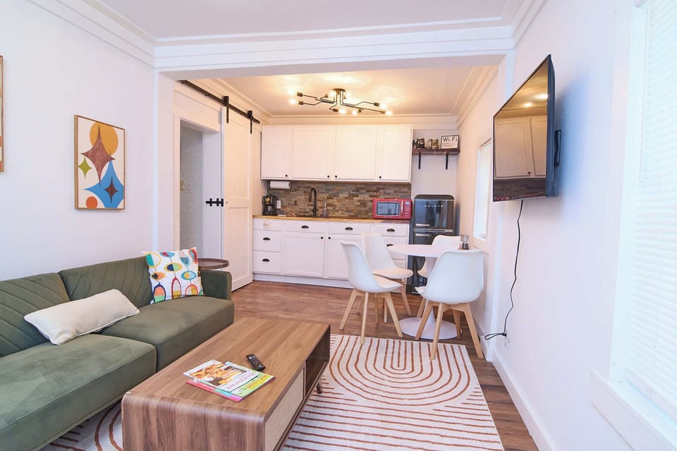 Living Room / Kitchenette