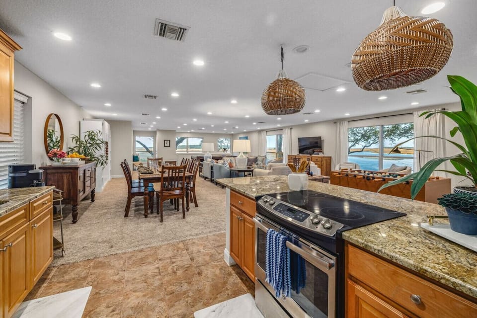 Inspiring views set the scene for every moment, whether you are cooking, sharing a meal, playing, or simply unwinding.