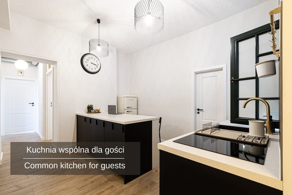 Fully equipped shared kitchen – spacious and practical, in the heart of Gdańsk.
