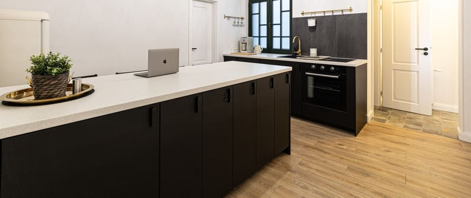 Fully equipped shared kitchen – spacious and practical, in the heart of Gdańsk.