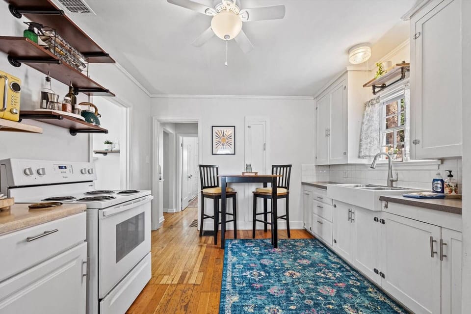 Fully equipped eat-in kitchen with everything you need for home-cooked meals
