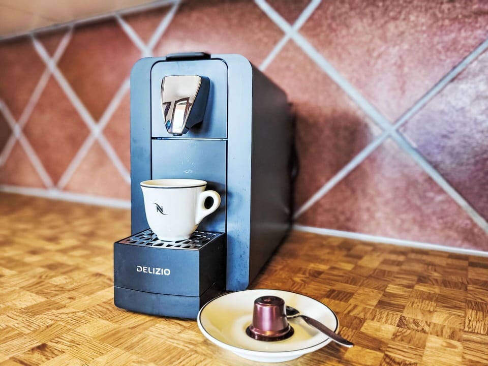 Electronic Device, Drinkware, Serveware, Kitchen Appliance, Coffeemaker, Small Appliance, Cup, Home Appliance, Teacup
