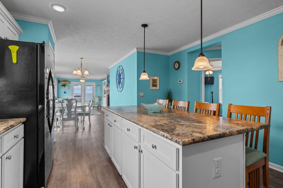 Open floor plan - kitchen and living space