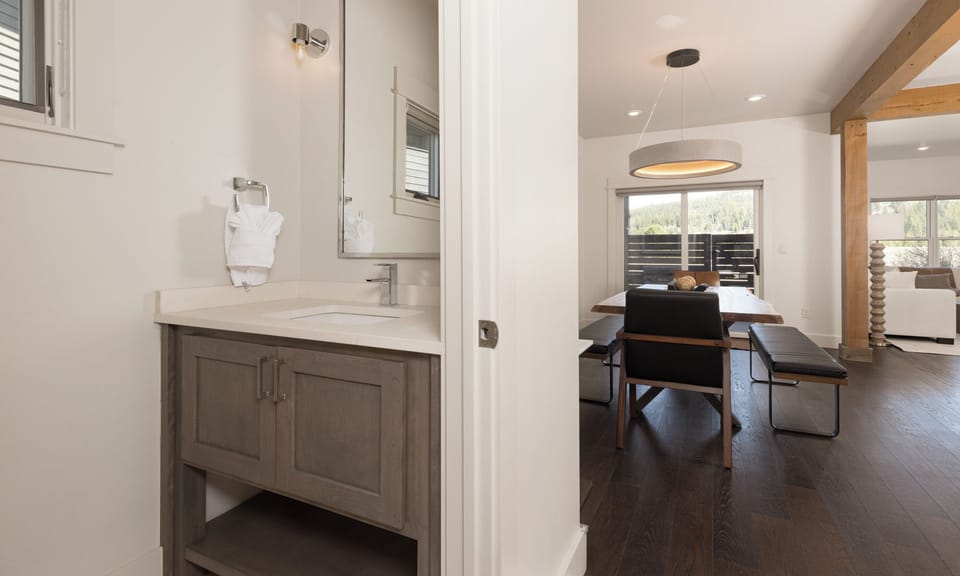 245A Pheasant Tail entry bathroom1