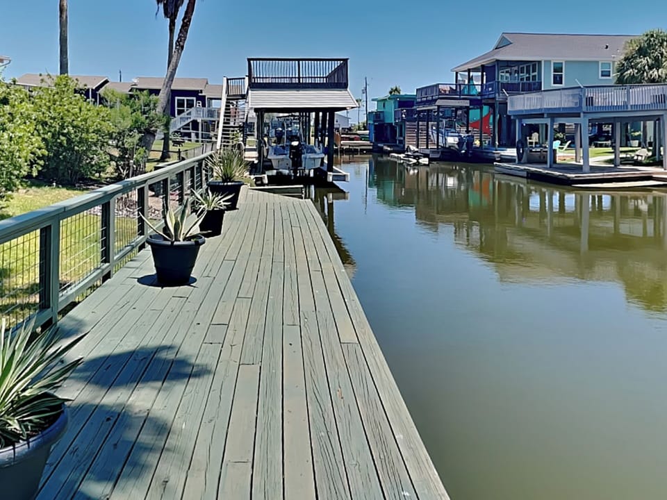 Canal-front Deck