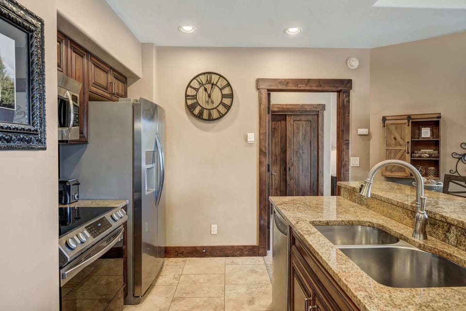 Full kitchen 