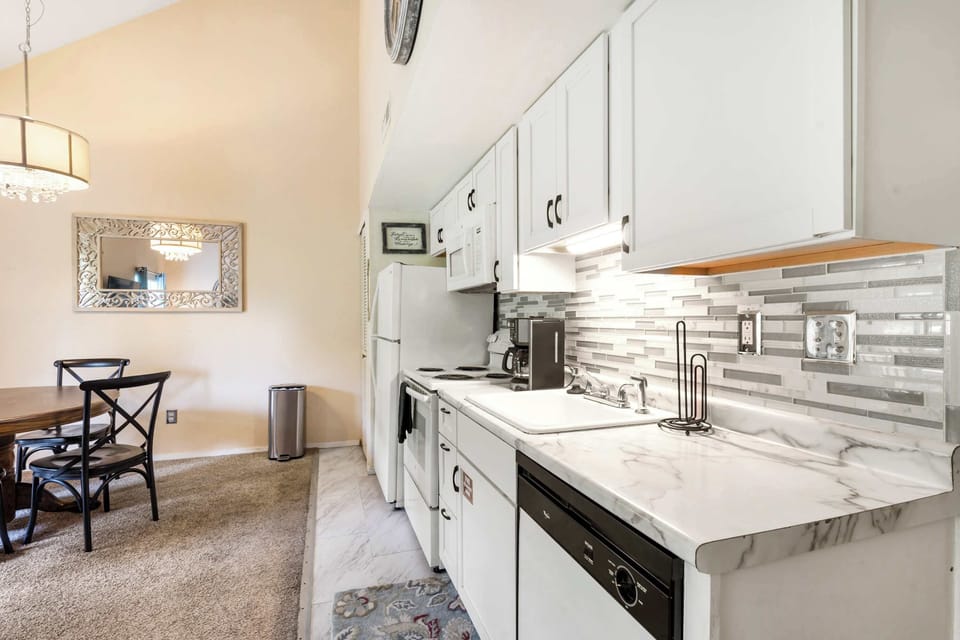 Full kitchen