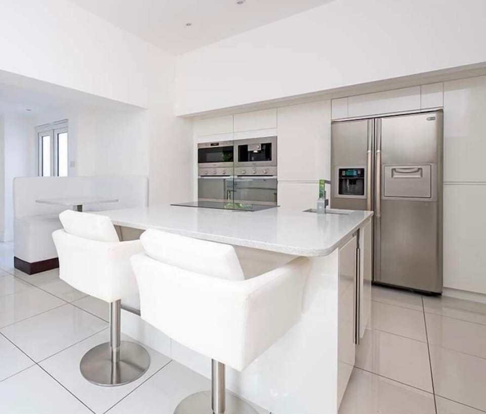 Kitchen with sociable seating