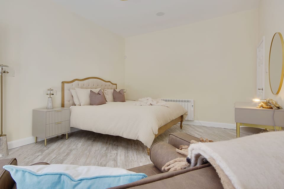 Spacious bedroom
