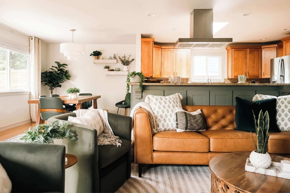 Living area, dining area, and kitchen