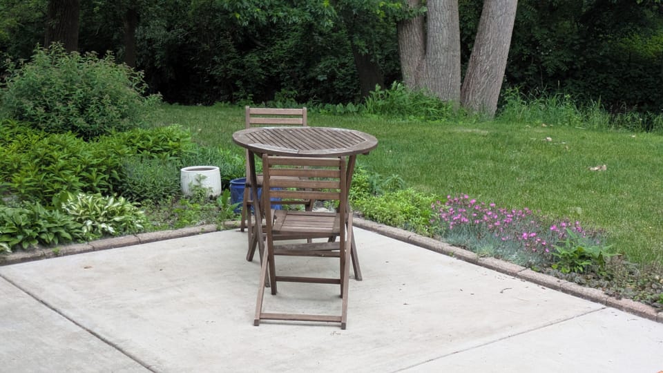 Outdoor dining