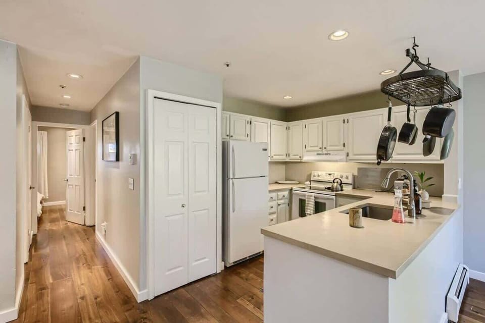Hallway / Kitchen