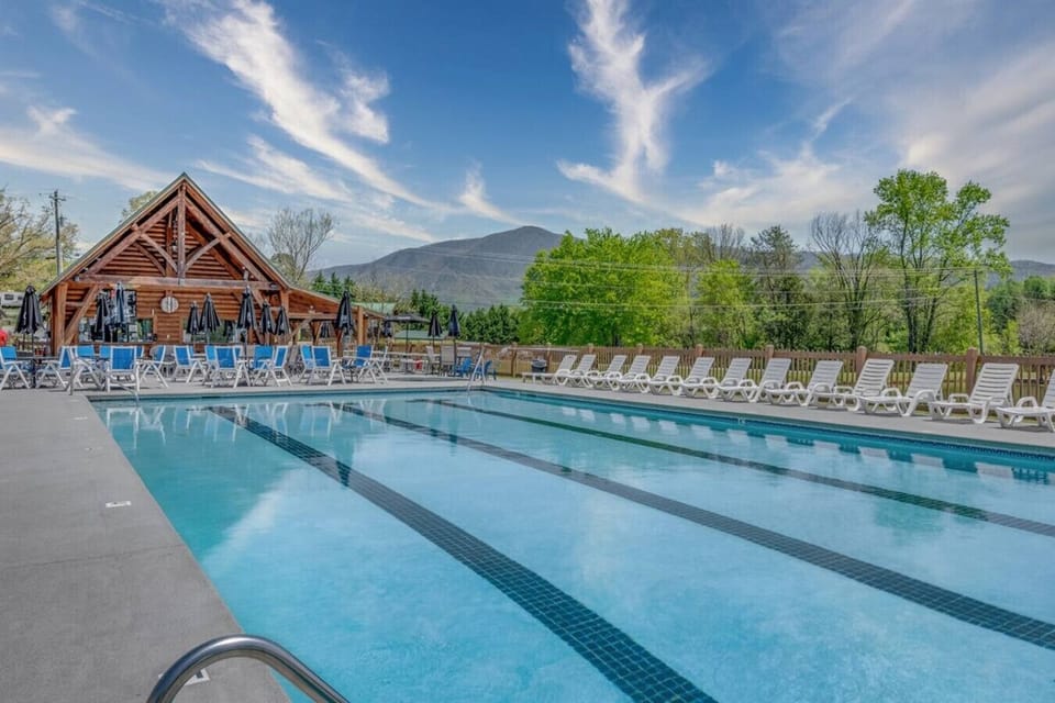 Guests at Little House in the Valley will receive access to Honeysuckle Meadows Pool. This includes the year-round fishing pond and seasonal swimming pool & deli. There is also a covered picnic pavilion. The pool is located 0.2 miles from the home.