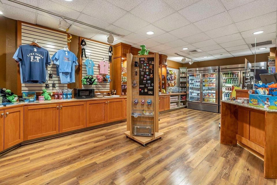 On-site marketplace & souvenir shop