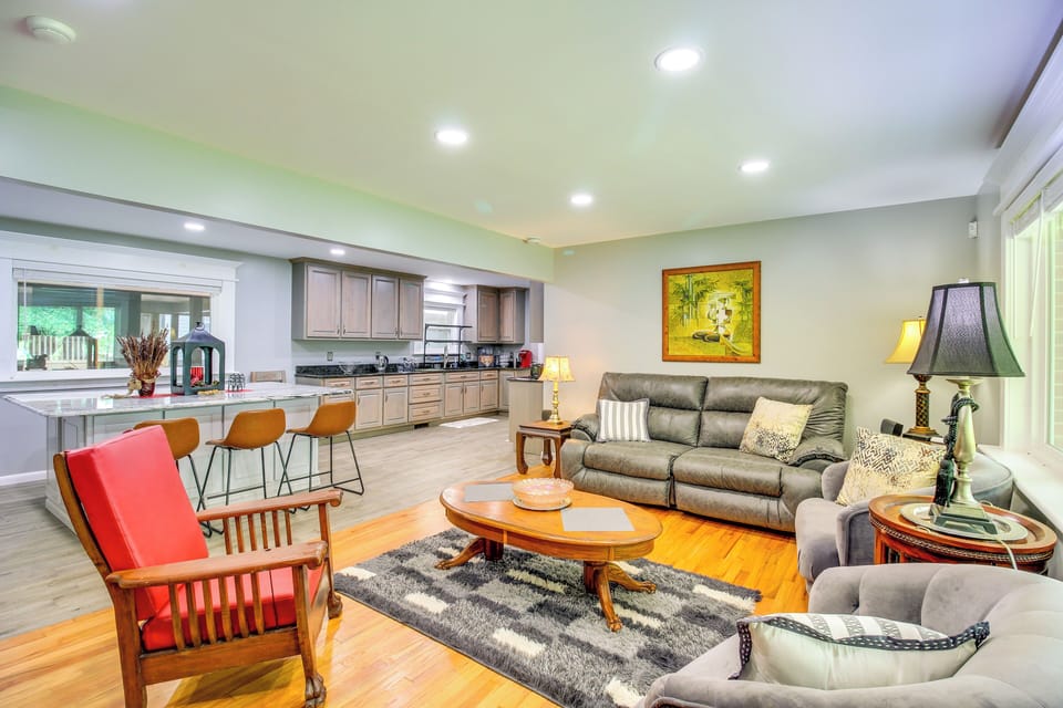 Living Room | Sleeper Sofa | Free WiFi | Smart TV | Central A/C