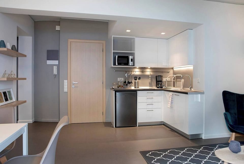Entrance &amp; kitchenette