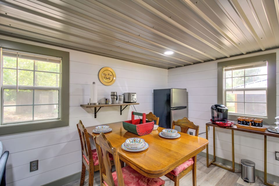 Dining Area | Dishware & Flatware Provided