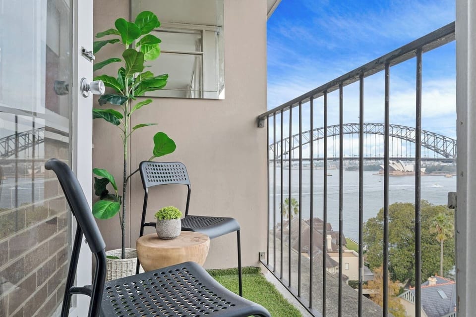Take in the fresh air from your private balcony overlooking the harbour—your little perch above Sydney’s most famous landmarks.