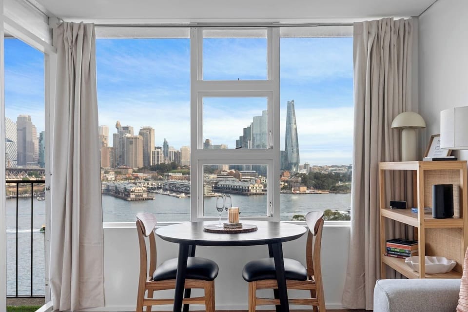Whether it’s breakfast or sunset drinks, the intimate dining area sets the mood with breathtaking views over Barangaroo and Circular Quay.