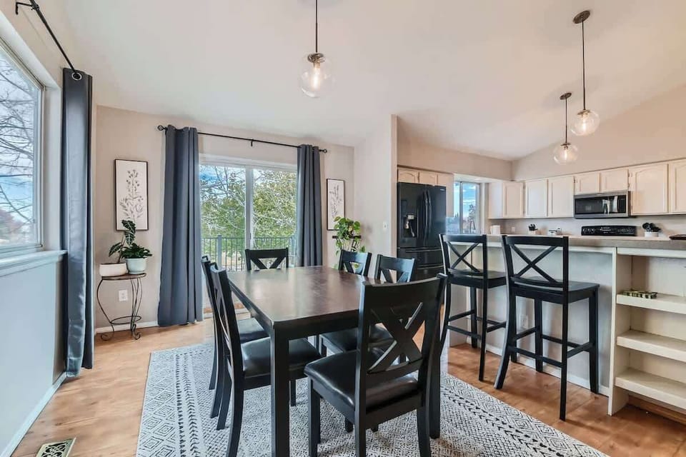 Dining Area leading to the Deck Outside 