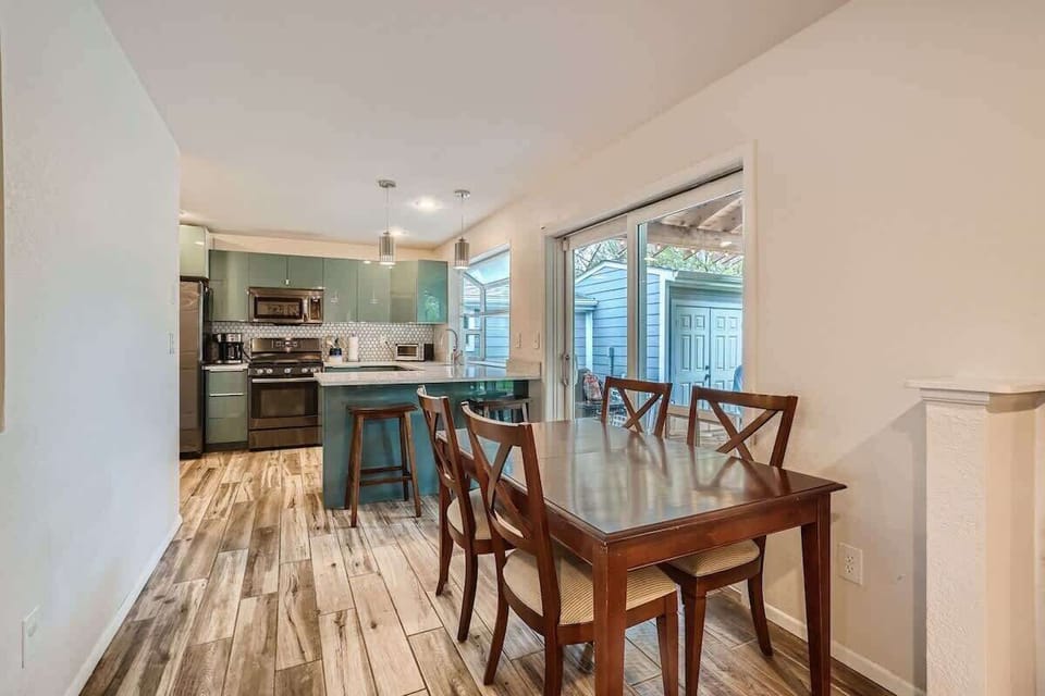 Dining Room with an Easy Flow into the Kitchen 