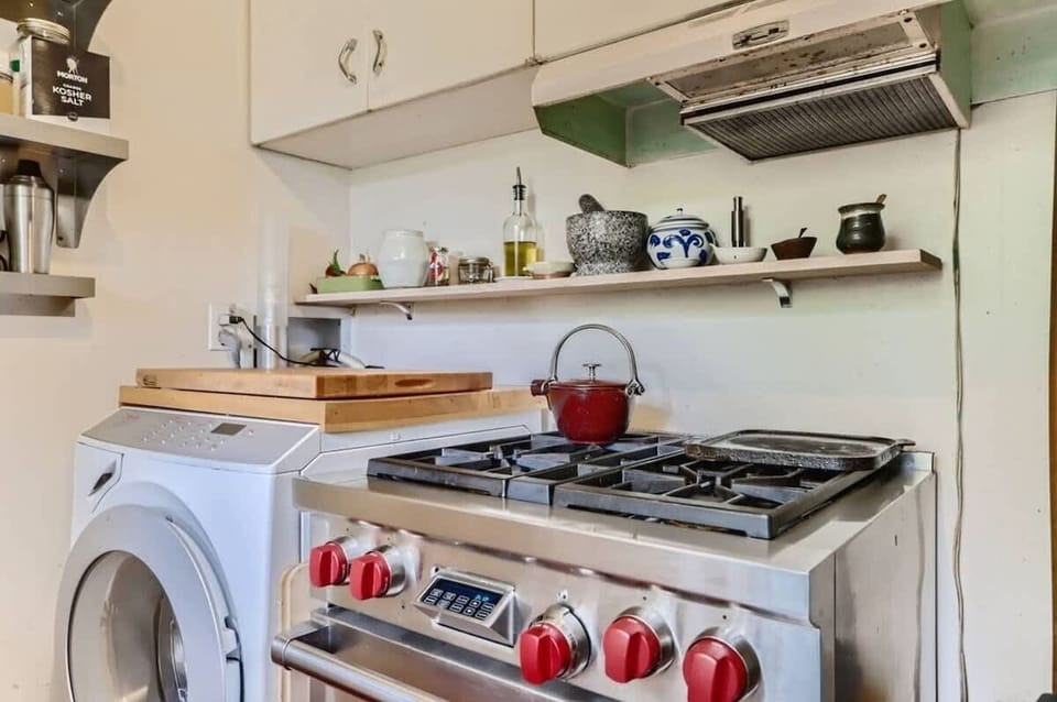 Stove top with oven 
