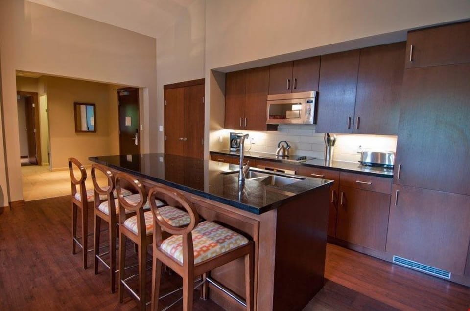Take a seat at the breakfast bar or cook up a storm in the kitchen.
