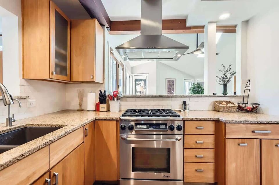 Kitchen with stainless steel appliances 