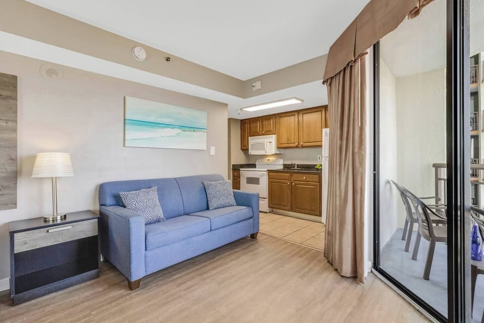 Relax and recharge in the relaxing view and smell of the ocean