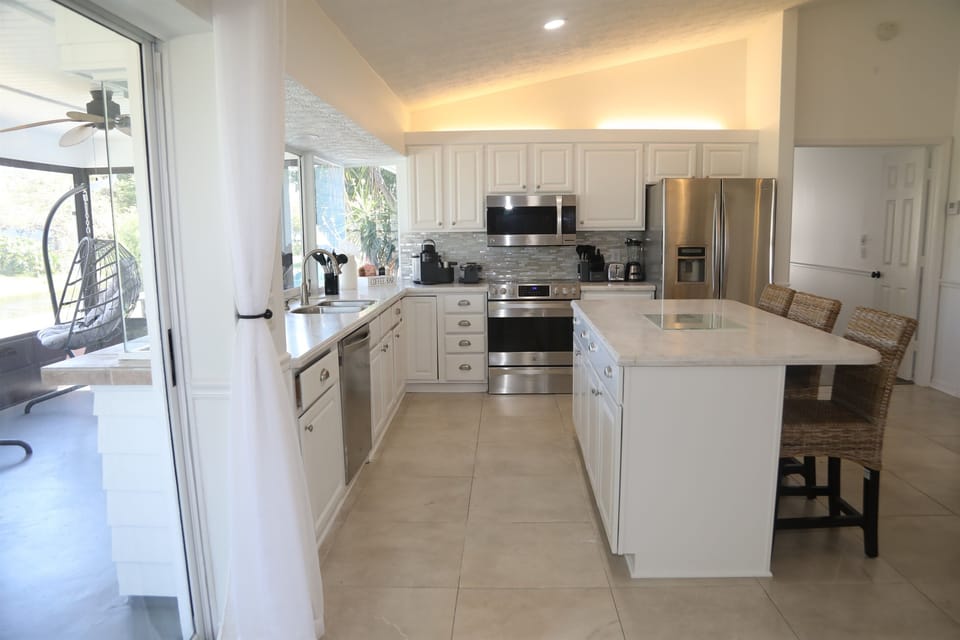 Kitchen w/ 3 seater Kitchen Island